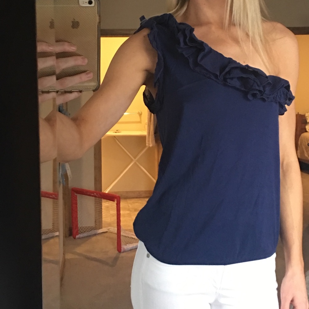 One shoulder tank