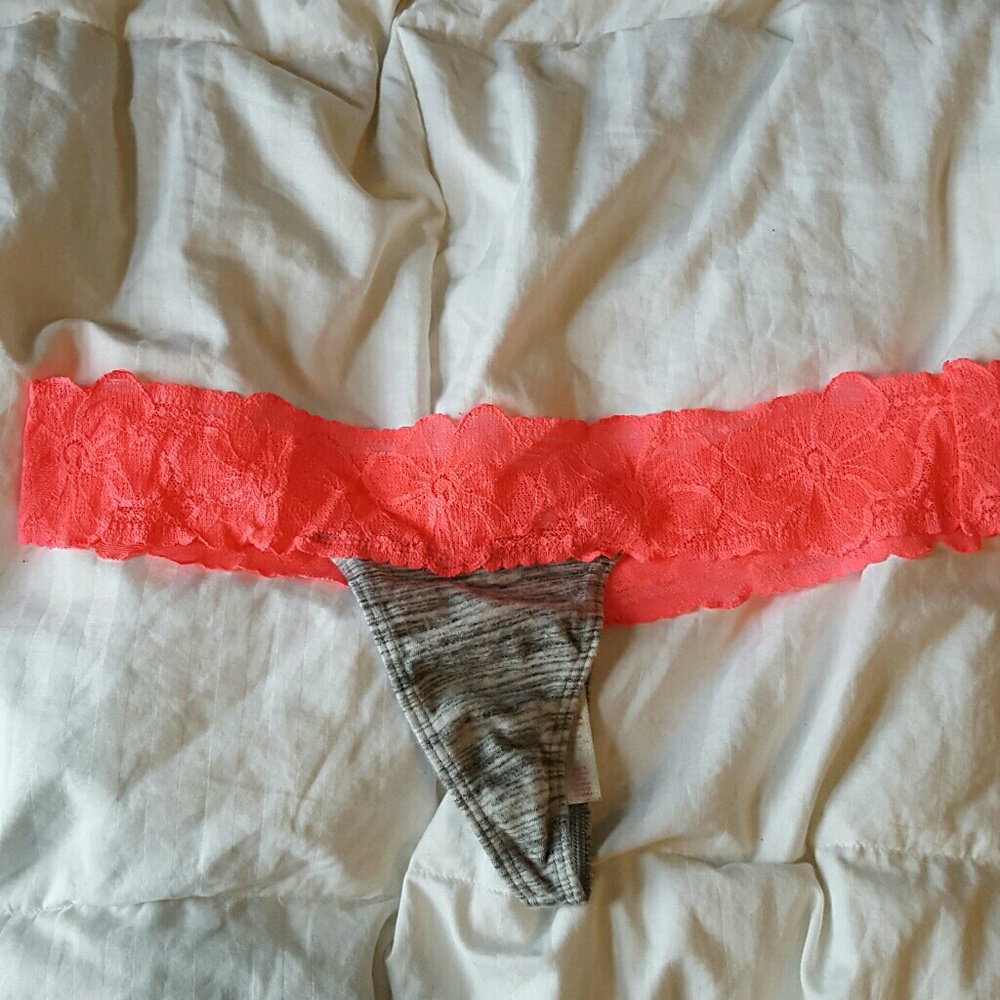 VS PINK thong size medium