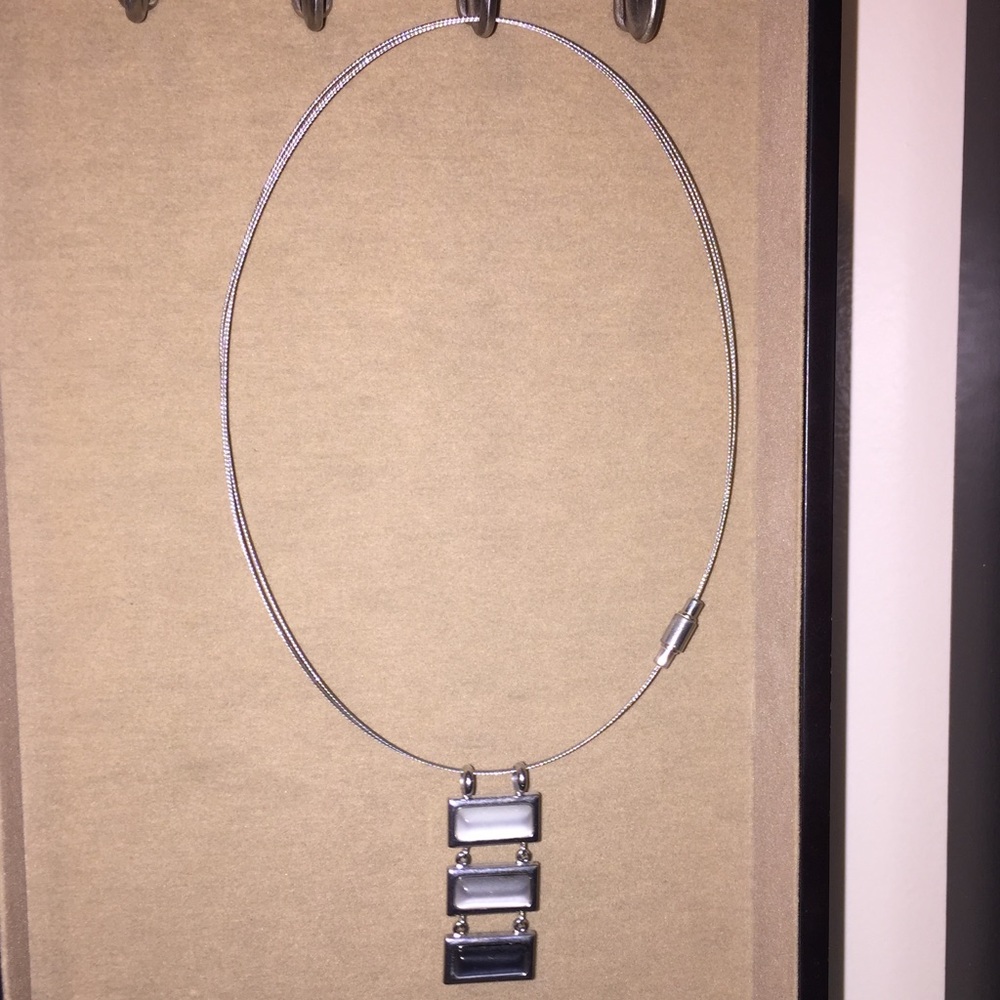Pendant necklace