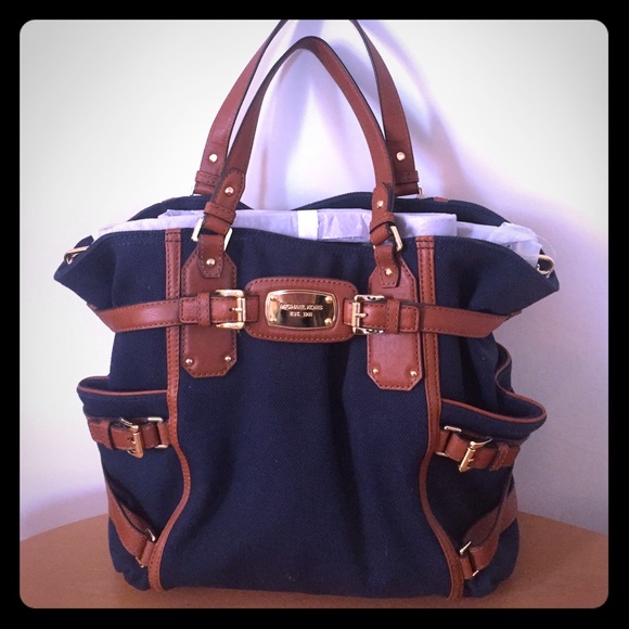 MICHAEL Michael Kors Handbags - 🎉HP🎉Michael Kors Gansevoort tote canvas bag navy