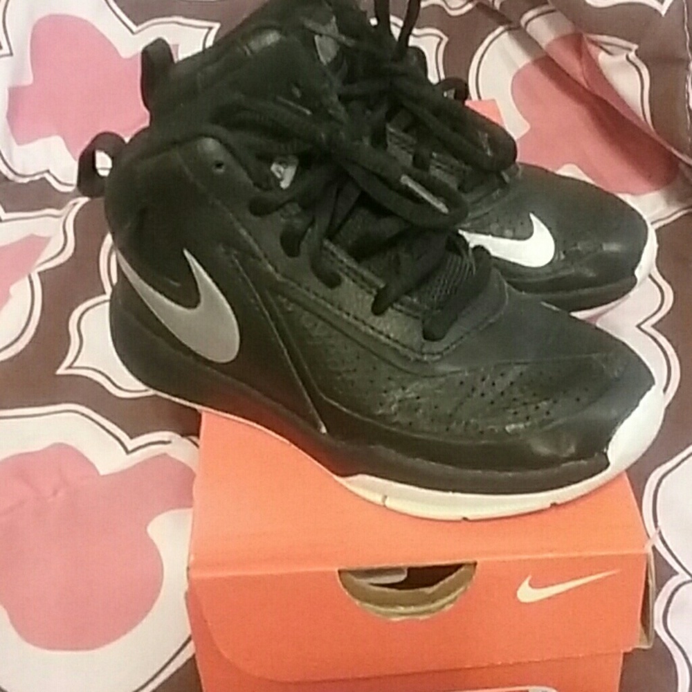 Toddlers boys/girls Nike team Hustle size 11c