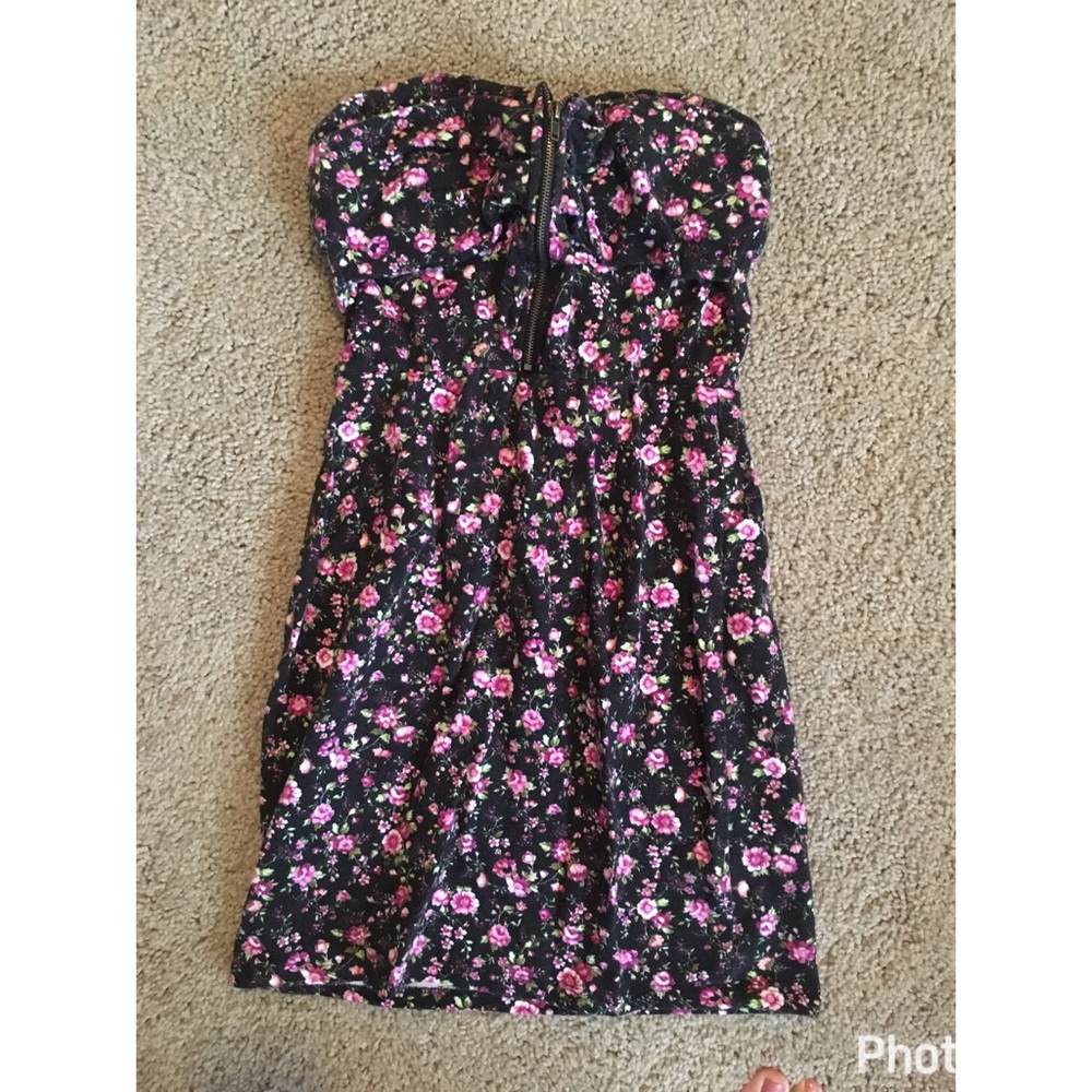 Women's strapless dress