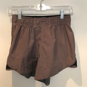 Lululemon reversible drawstring short - size 4