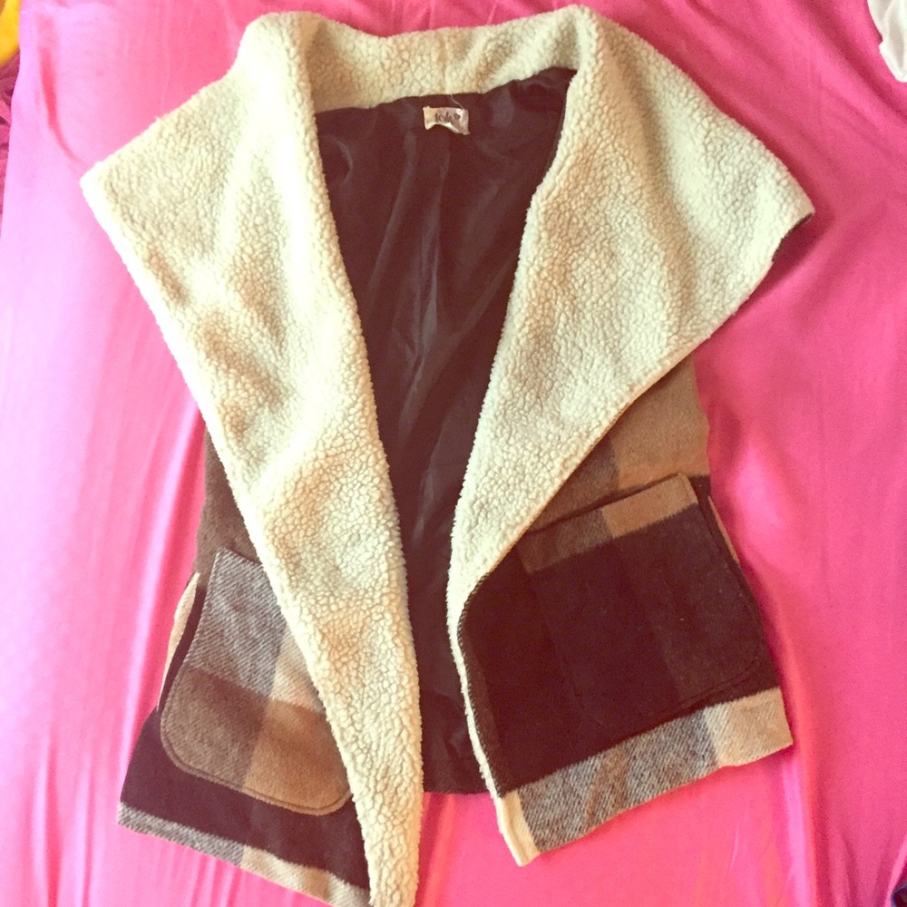 Sleeveless  cardigan.