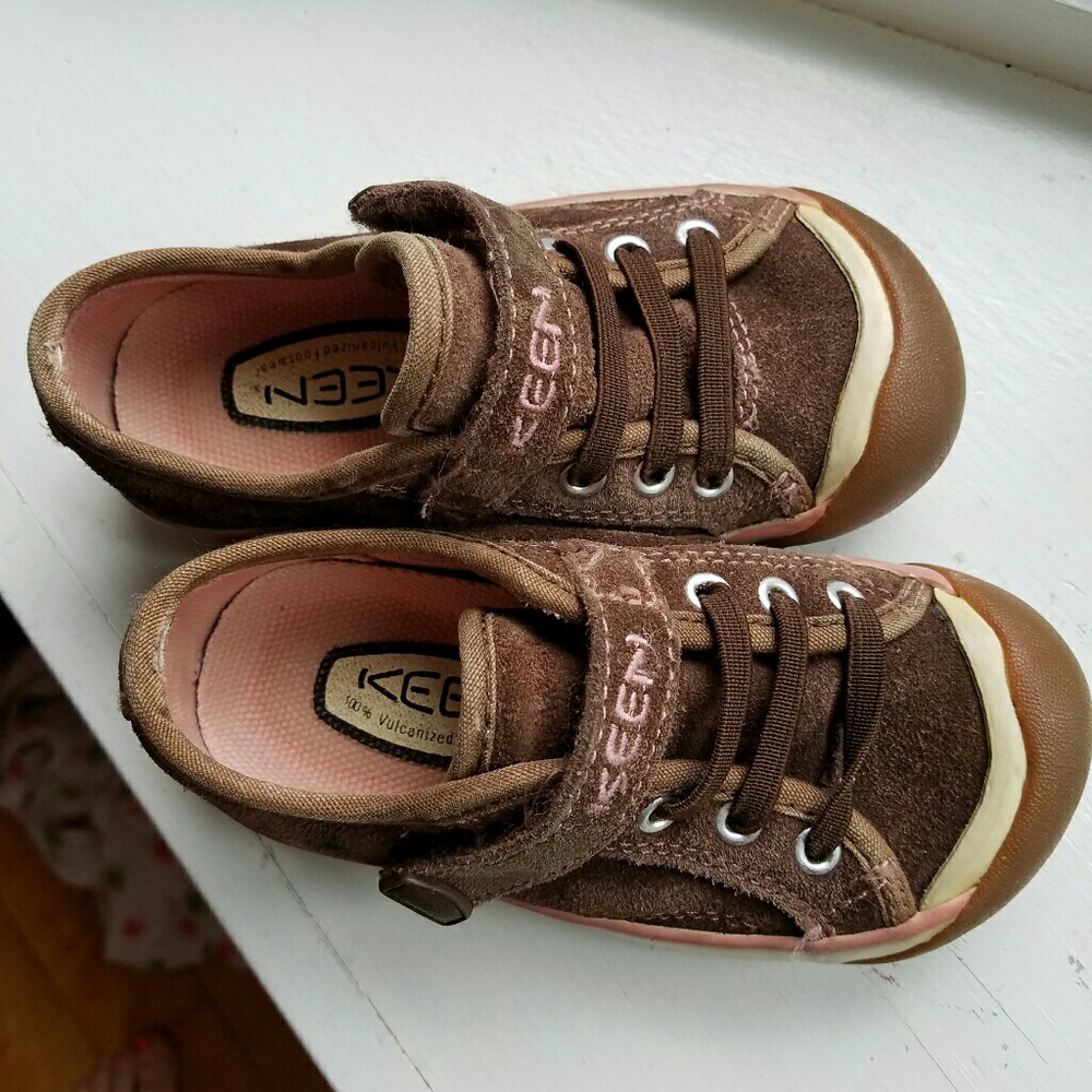 Keens girls brown suede, SUPER CUTE!
