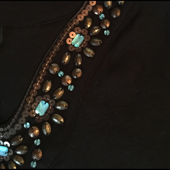 Decorative V neck short sleeve tee - Picture 3 of 4