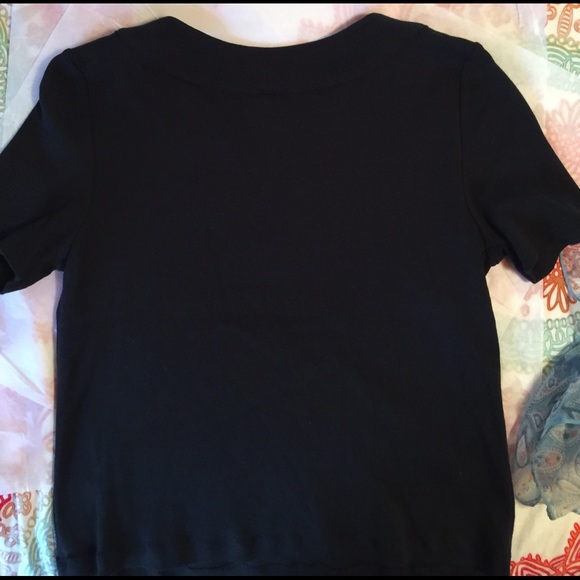 Decorative V neck short sleeve tee - Picture 4 of 4