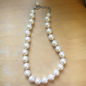 Chunky faux pearl necklace