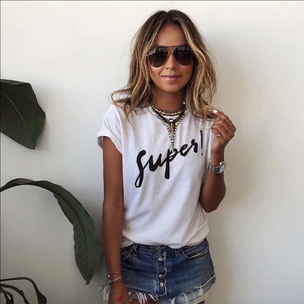 💥NEW ARRIVAL💥WHITE TEE SHIRT BOASTING "SUPER"‼️