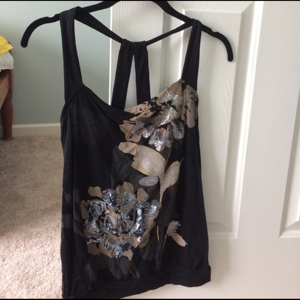 Black flower tank