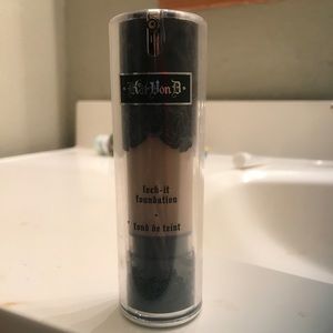 Kat von D lock it light 44