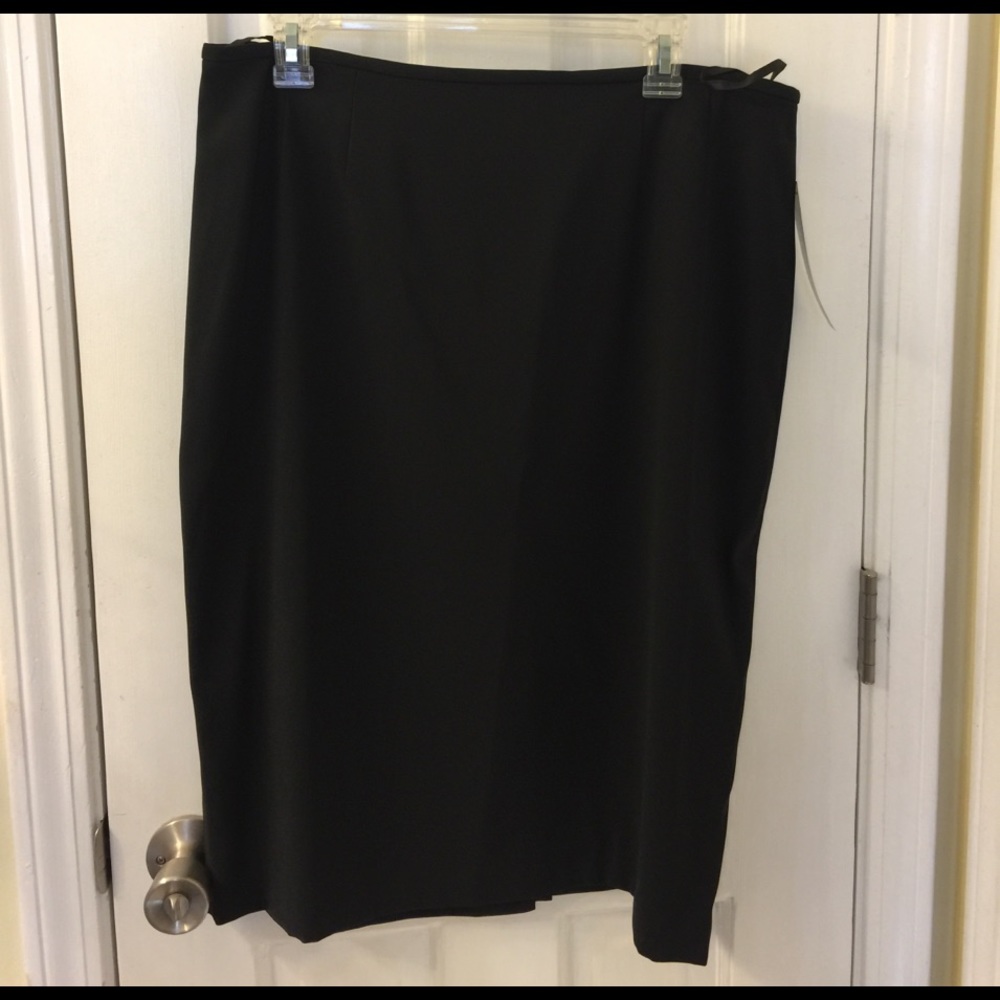 Le Suit Skirt size 12 Black
