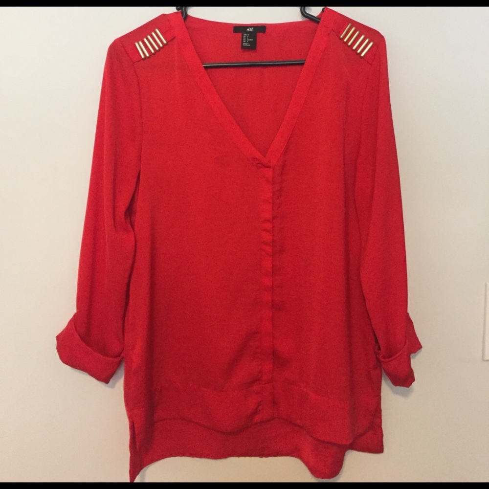 Gently worn. Size 6 H&M top.