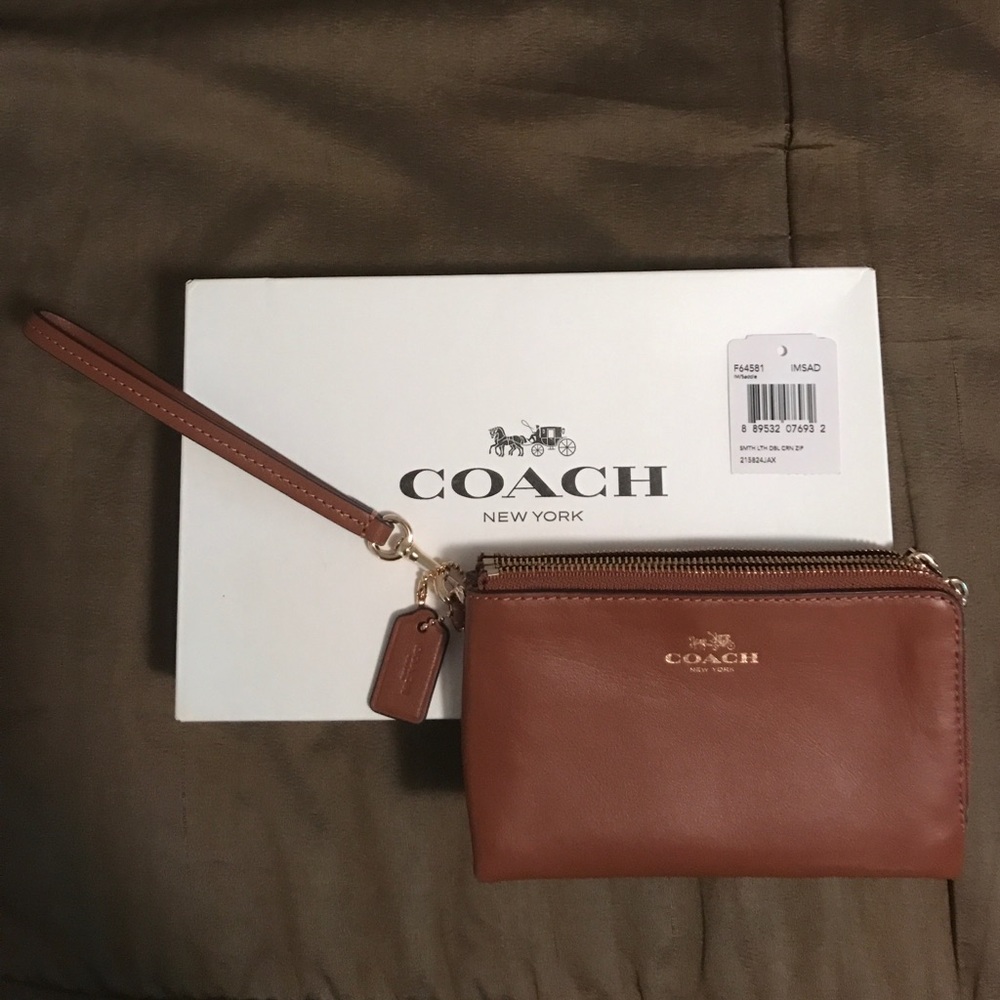 NEVER WORN! Coach double zip leather wristlet NWT