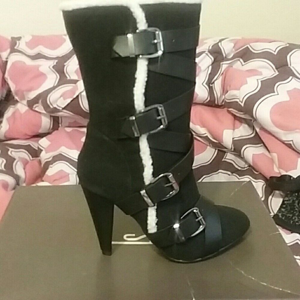 Beautiful Black faux fur lined black boots