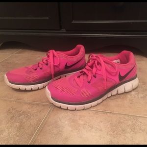 Nike tennis shoes