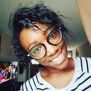 Meet your Posher, Sharita