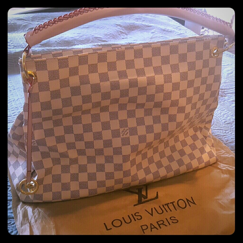 Louis Vuitton Artsy Damier Shoulder Bag