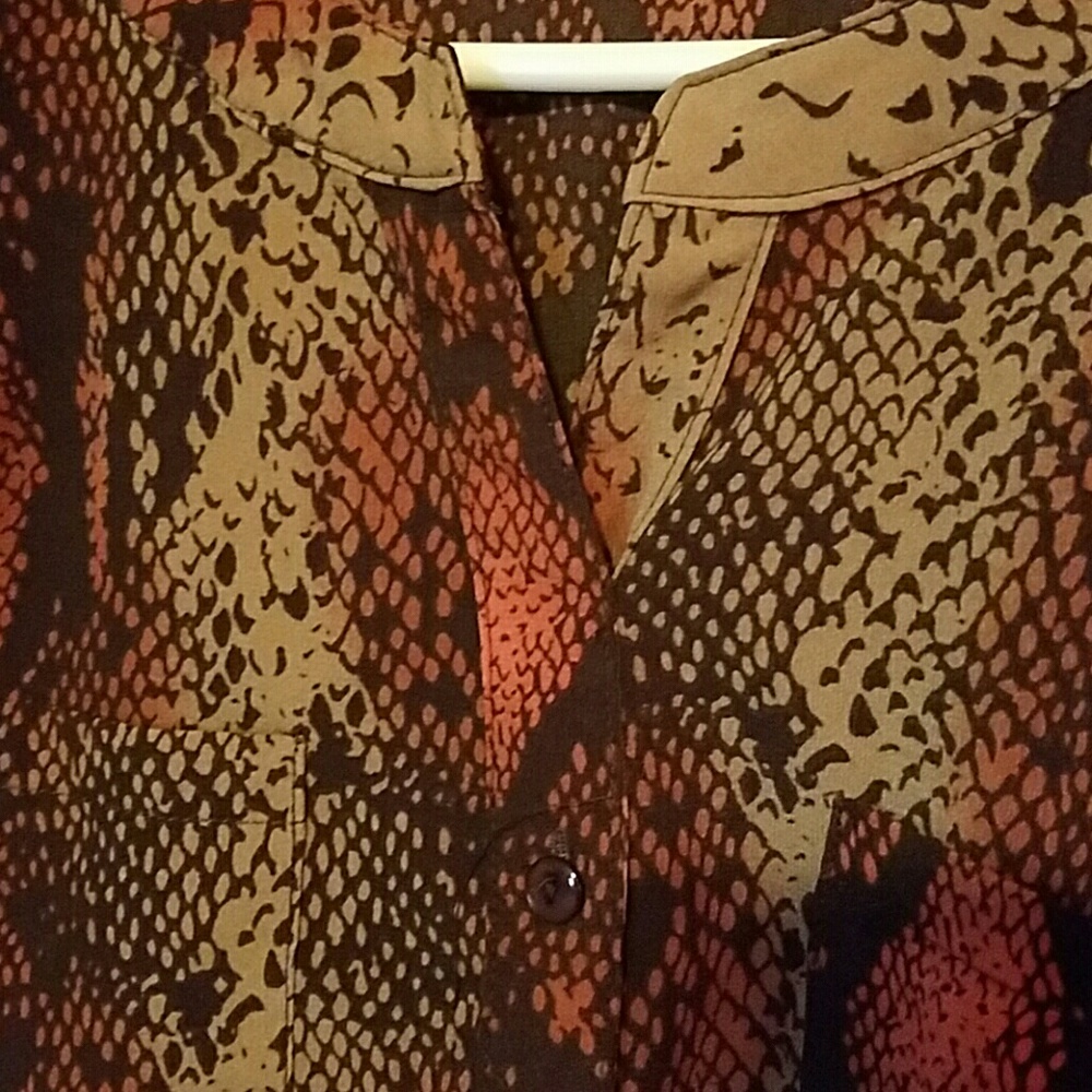 Snakeskin patterned blouse - Picture 2 of 3