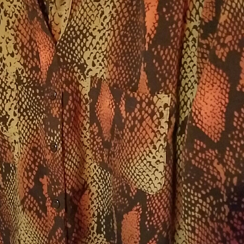 Snakeskin patterned blouse - Picture 3 of 3