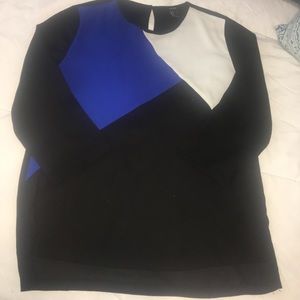 Gorgeous blouse 💙🖤