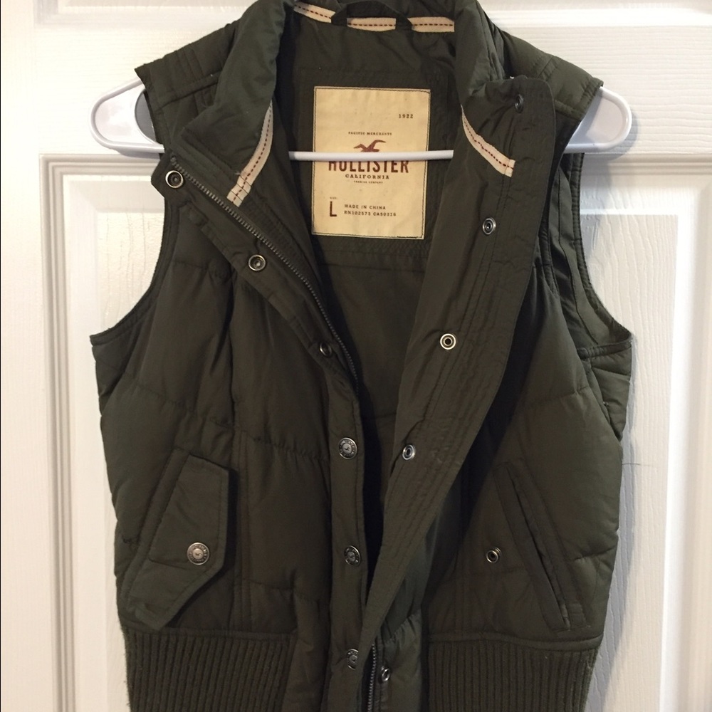 Army green Hollister puffer vest