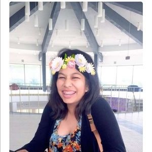 Meet your Posher, Elia