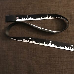 B&W Seattle skyline belt