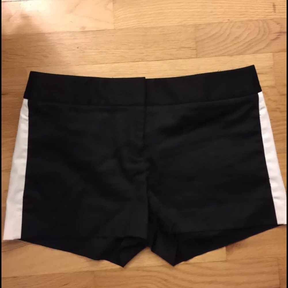 💐SOLD💐NWT Express black shorts size 0