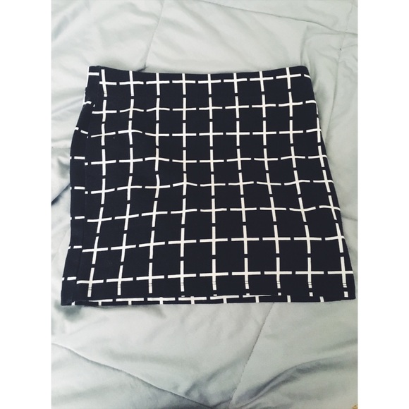 Forever 21 cross patterned skirt - Picture 1 of 2