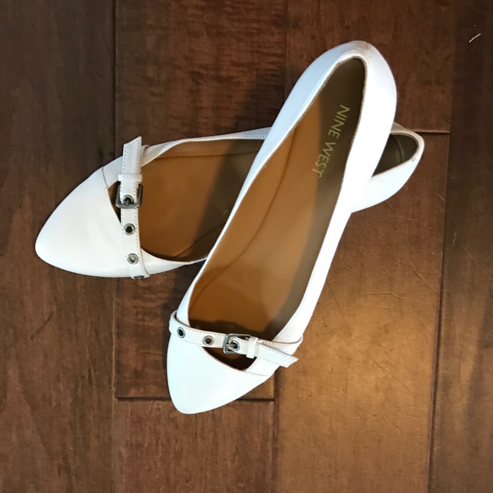 White pointy toe FLATS!