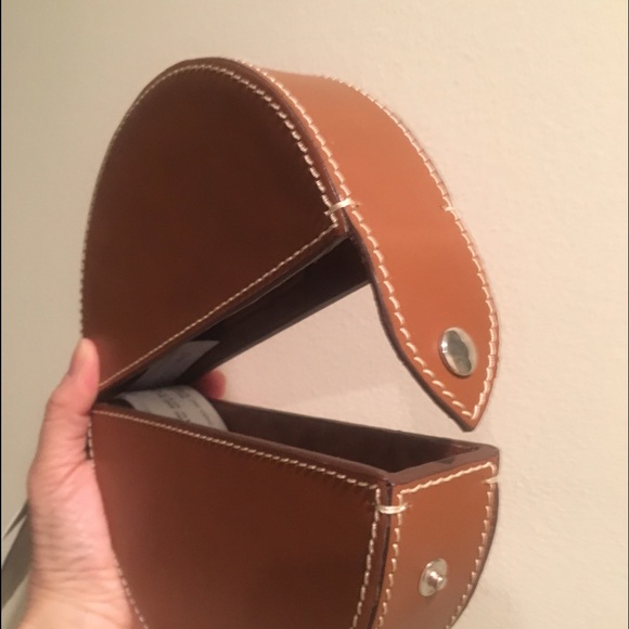 ✨HOST PICK✨NWT Zara Studio Leather Minaudière - Picture 4 of 7