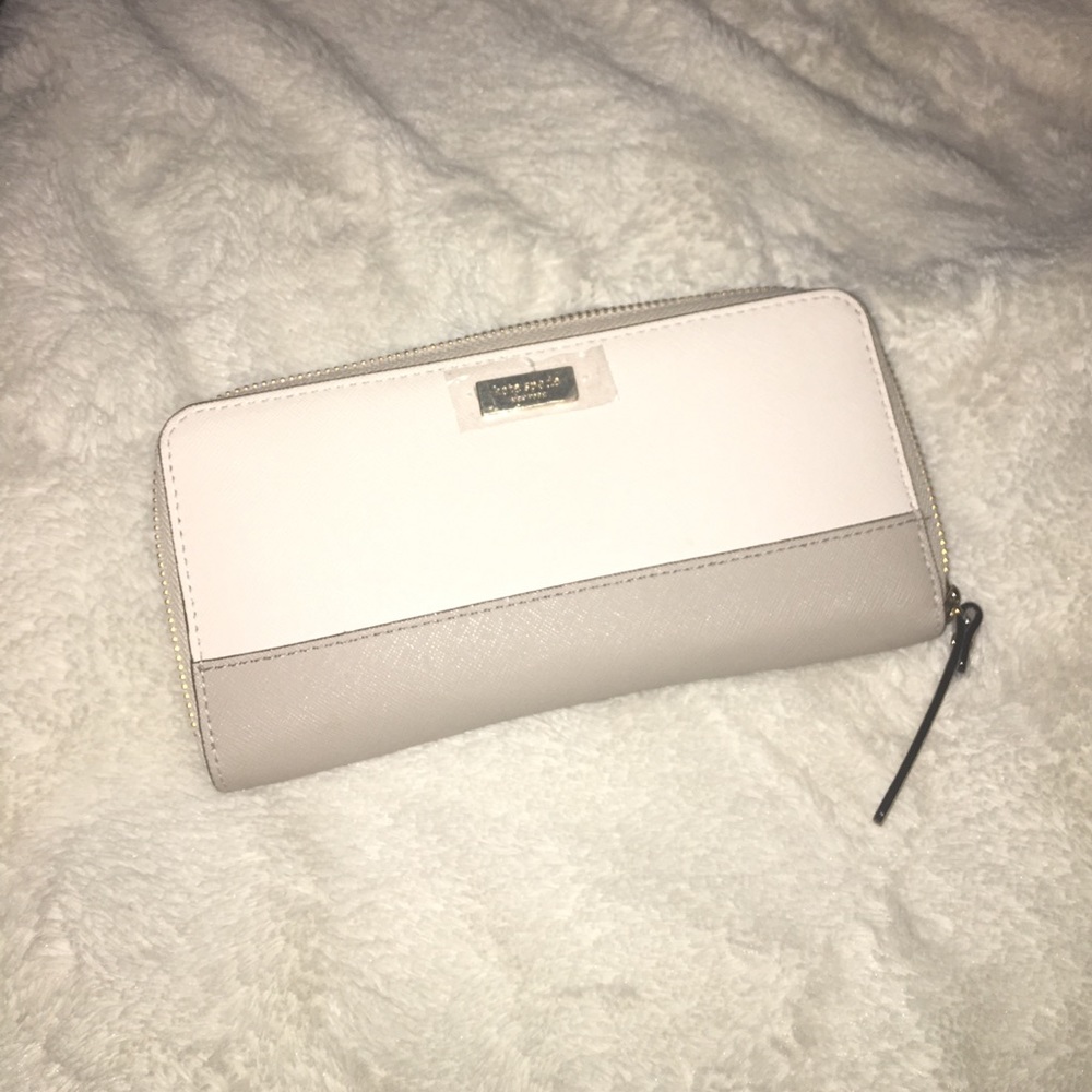 (SOLD) Kate Spade Wellesley balletslip organizer