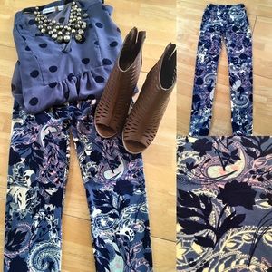 🦄LuLaRoeOS🦄 leggings- blue w/ pink & black print