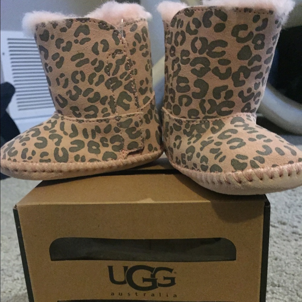NIB. Baby UGG Boots. Pink Leopard. Small. 2/3