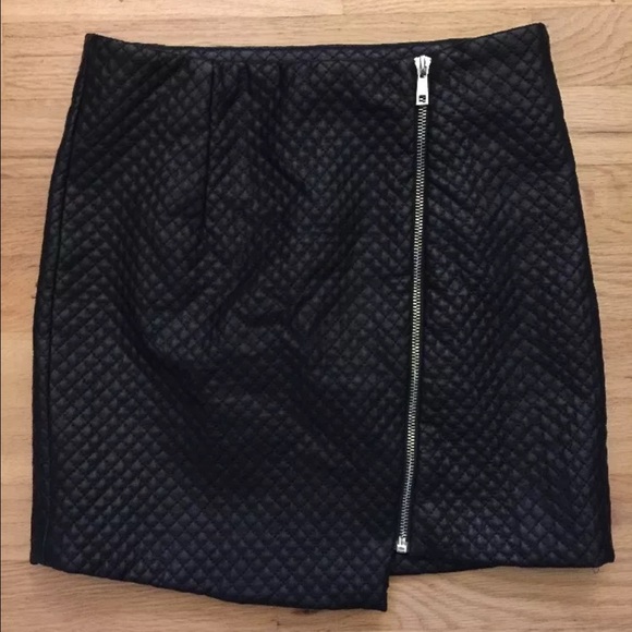 Forever 21 Faux Leather Skirt. Size S. EUC - Picture 1 of 3
