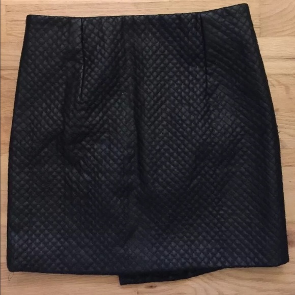 Forever 21 Faux Leather Skirt. Size S. EUC - Picture 2 of 3