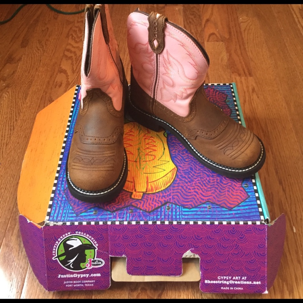 Size 8 Justin Cowgirl Boots! Never been worn❤