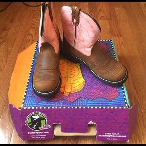Size 8 Justin Cowgirl Boots! Never been worn❤