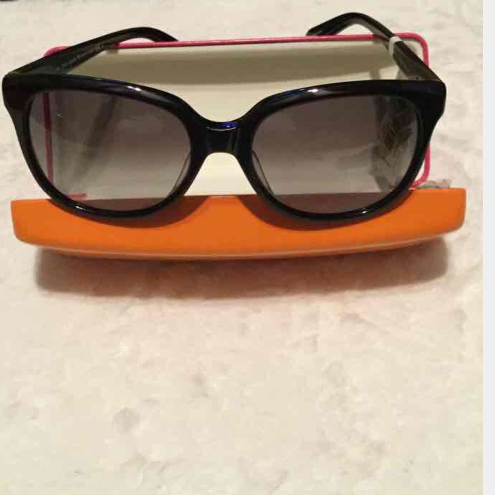 KATE SPADE SUNGLASSES 👙