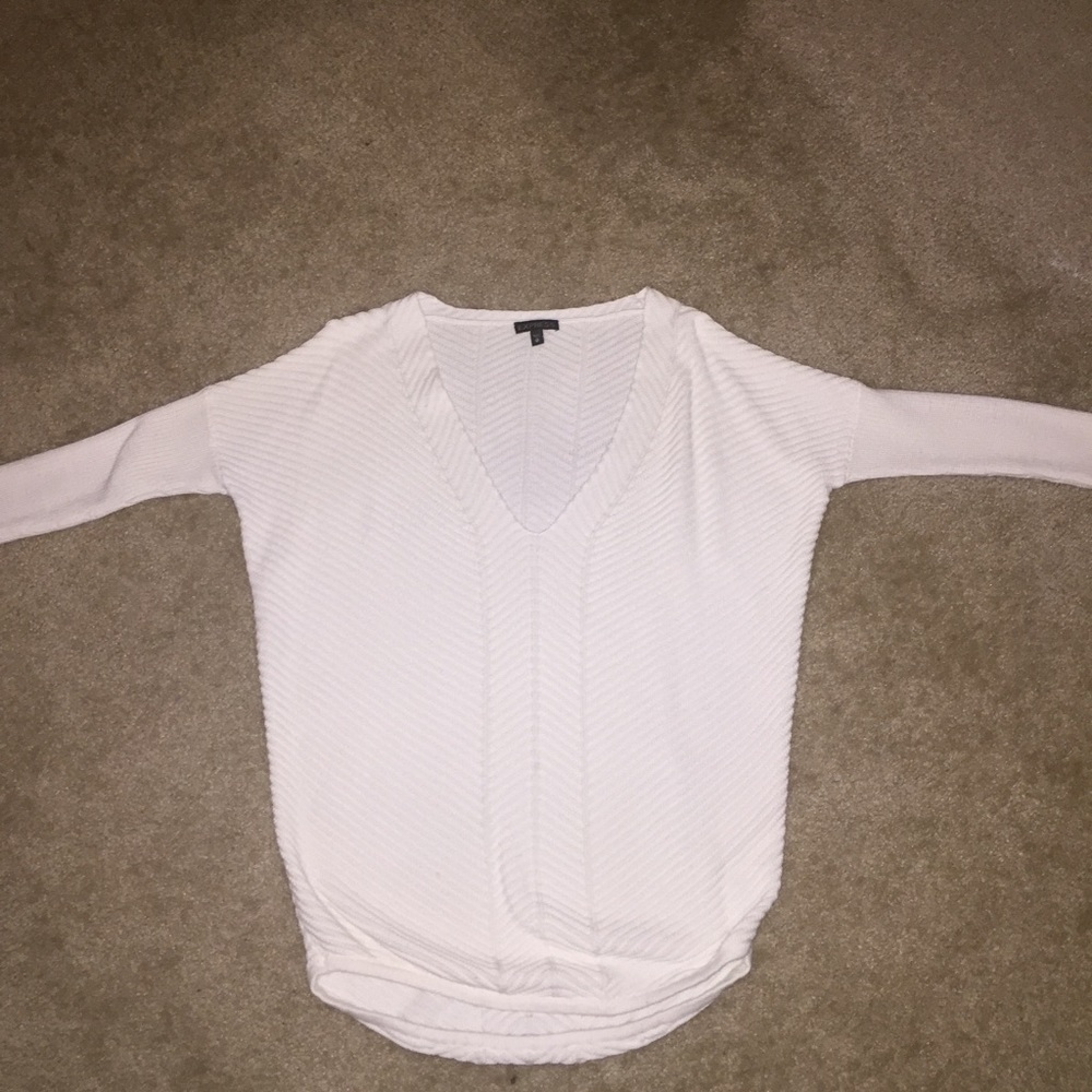 White Express v neck sweater size XS