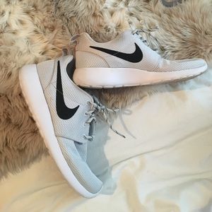 ~OFFERS WELCOME~ Light gray Nike roshes