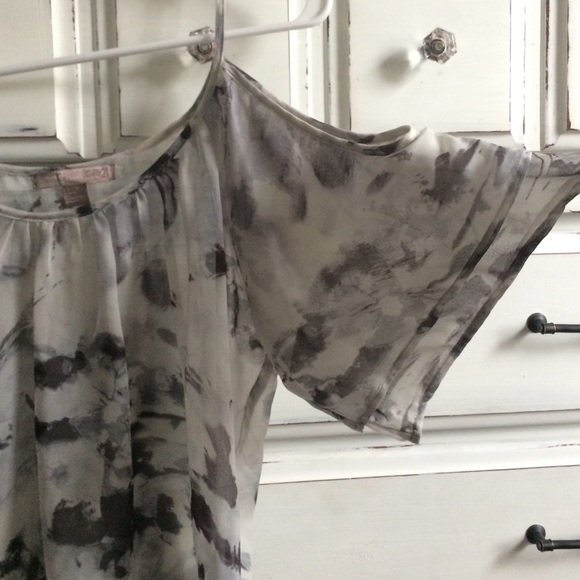 Cold shoulder top - Picture 2 of 3