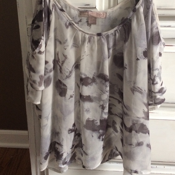 Cold shoulder top - Picture 3 of 3