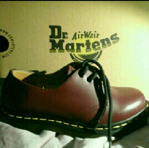 Cherry red/maroon Dr. Martens - Picture 2 of 3