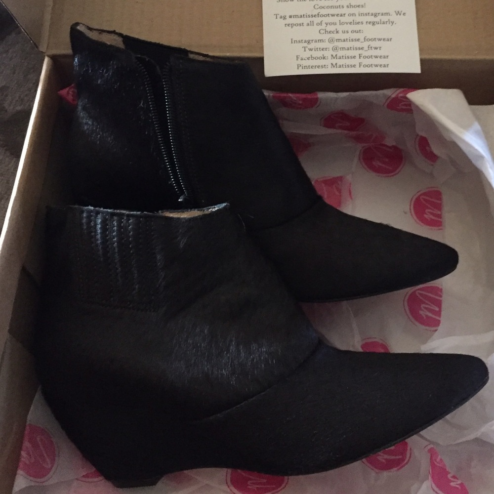 NWT ankle boots