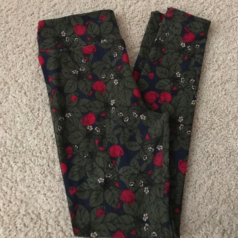 LuLaRoe Strawberry leggings