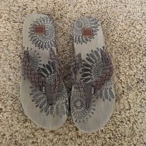 Roxy flip flops