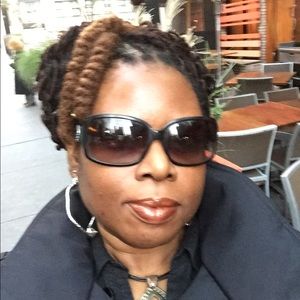 Meet your Posher, Angela