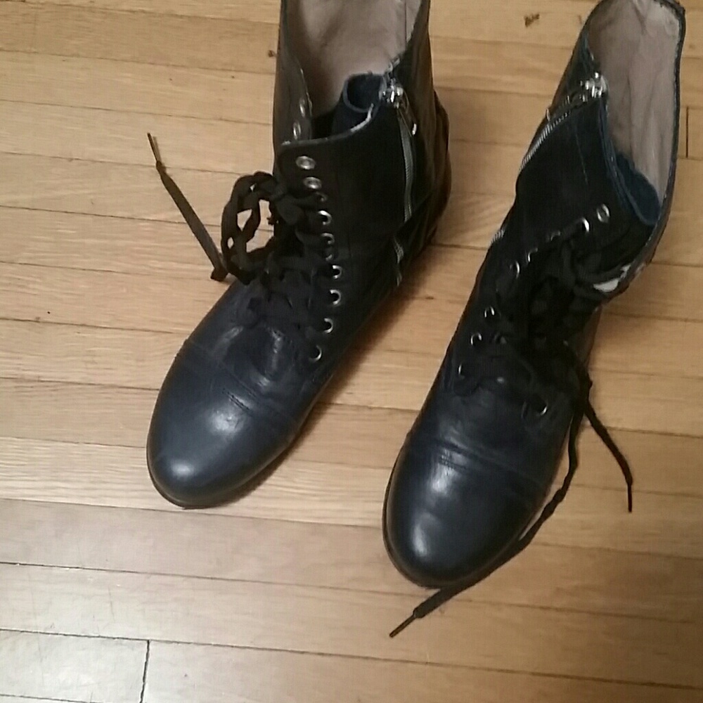 Trooper boots